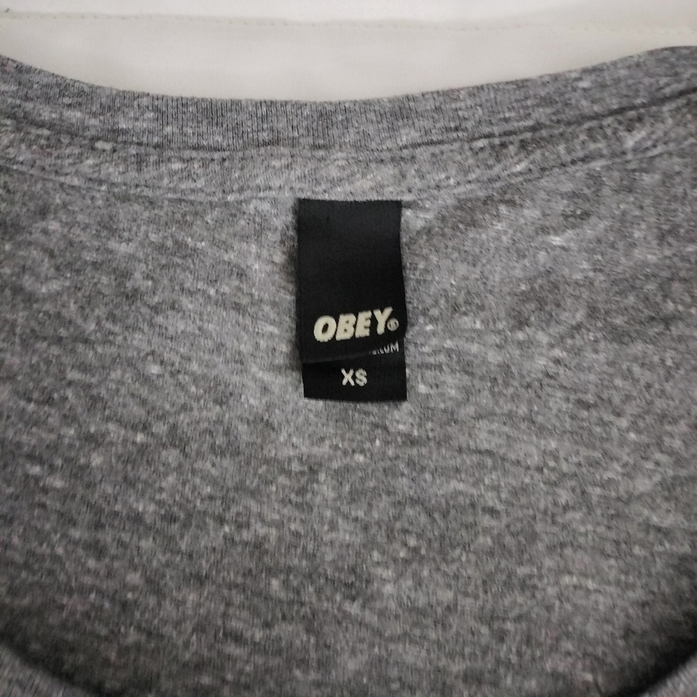 Obey Top - Picture 3 of 4